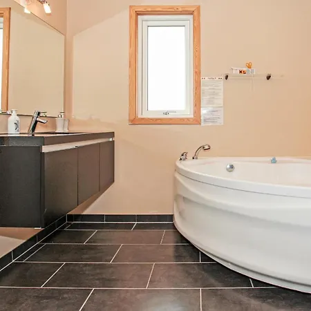 Vakantiehuis 4 Bedroom Cozy Home In Nykøbing Sj *