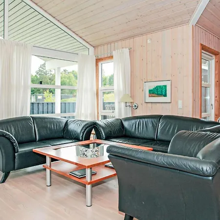Vakantiehuis 4 Bedroom Cozy Home In Nykøbing Sj Nyrup